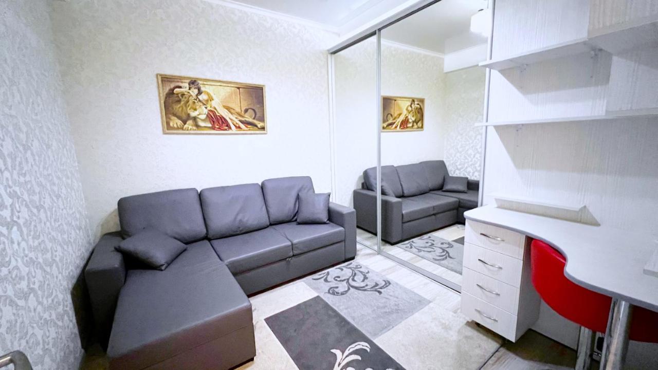 Apartament De Lux Cu 2 Camere Si Living キシナウ エクステリア 写真