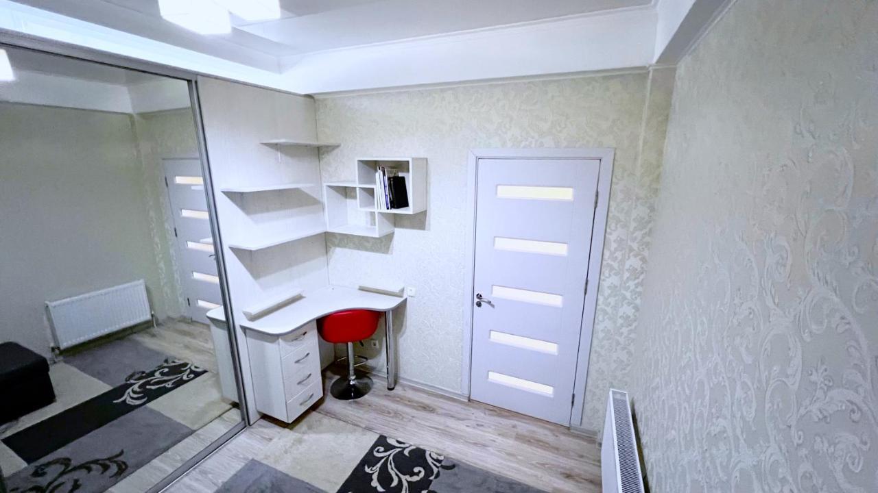 Apartament De Lux Cu 2 Camere Si Living キシナウ エクステリア 写真