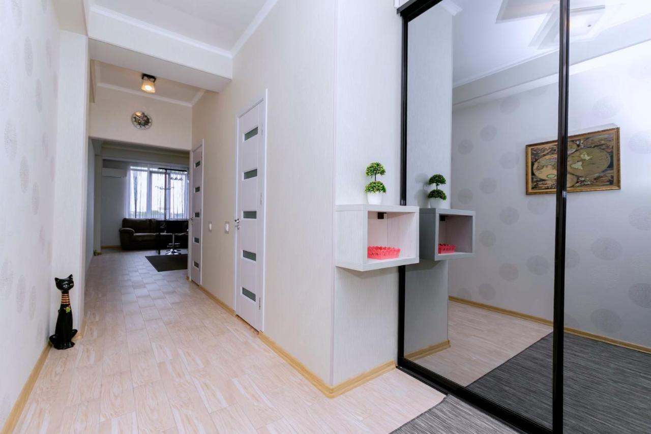 Apartament De Lux Cu 2 Camere Si Living キシナウ エクステリア 写真